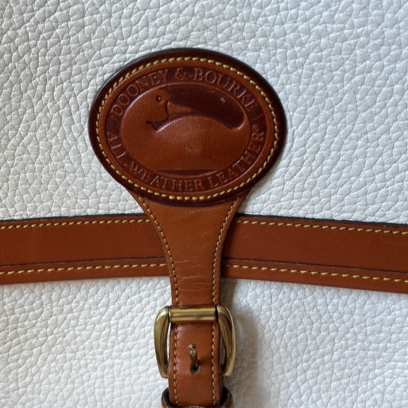 Vintage Dooney & Bourke White and Brown Courier Bag - Picture 7 of 11